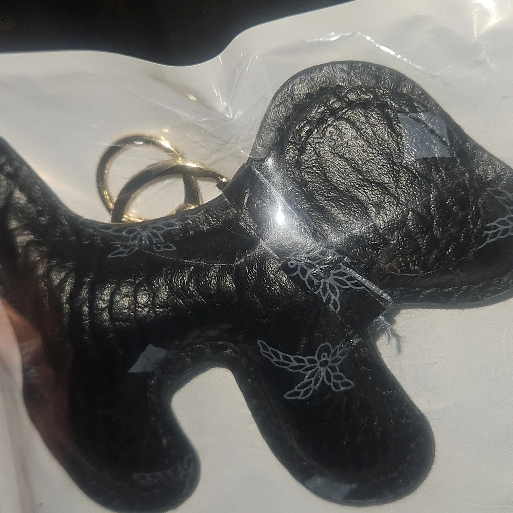 Random Styles Of Keychains - Picture 2 of 4